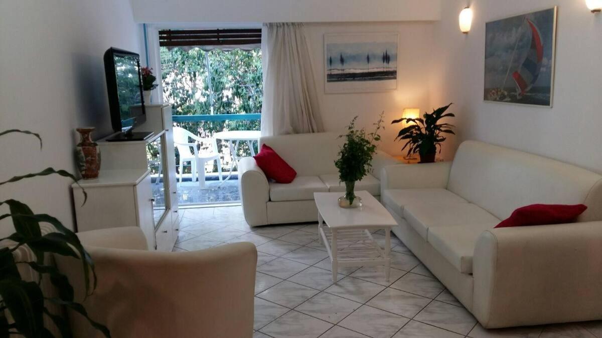 Flor De Mayo,Apt In Alimos Near The Sea เอเธนส์ ภายนอก รูปภาพ